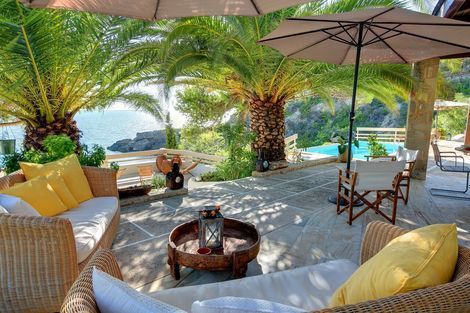 Long_Beach_Villa_terrace
