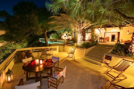 Long_Beach_Villa_by_night